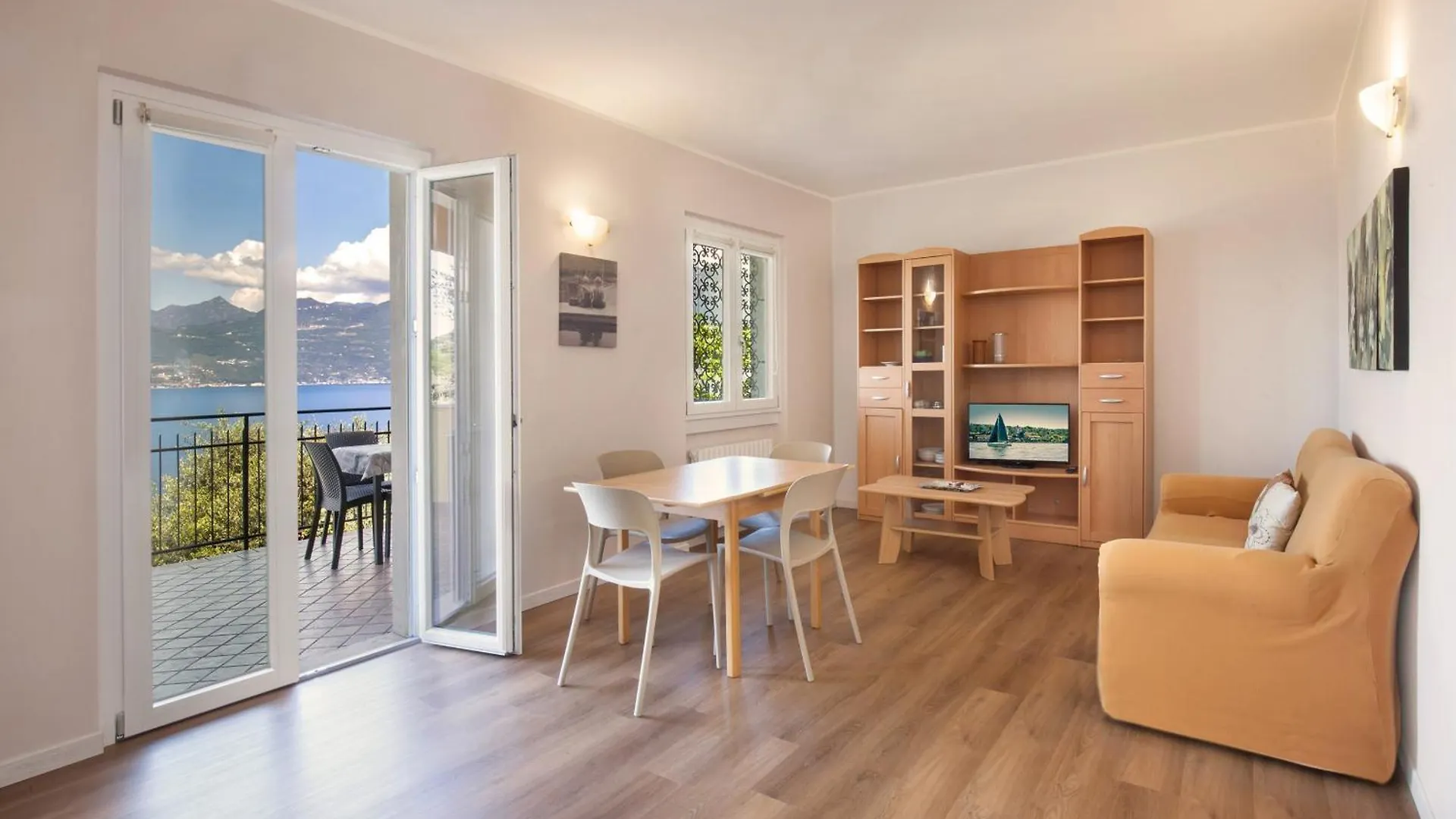 Apartment Erika With Lake View Torri Del Benaco