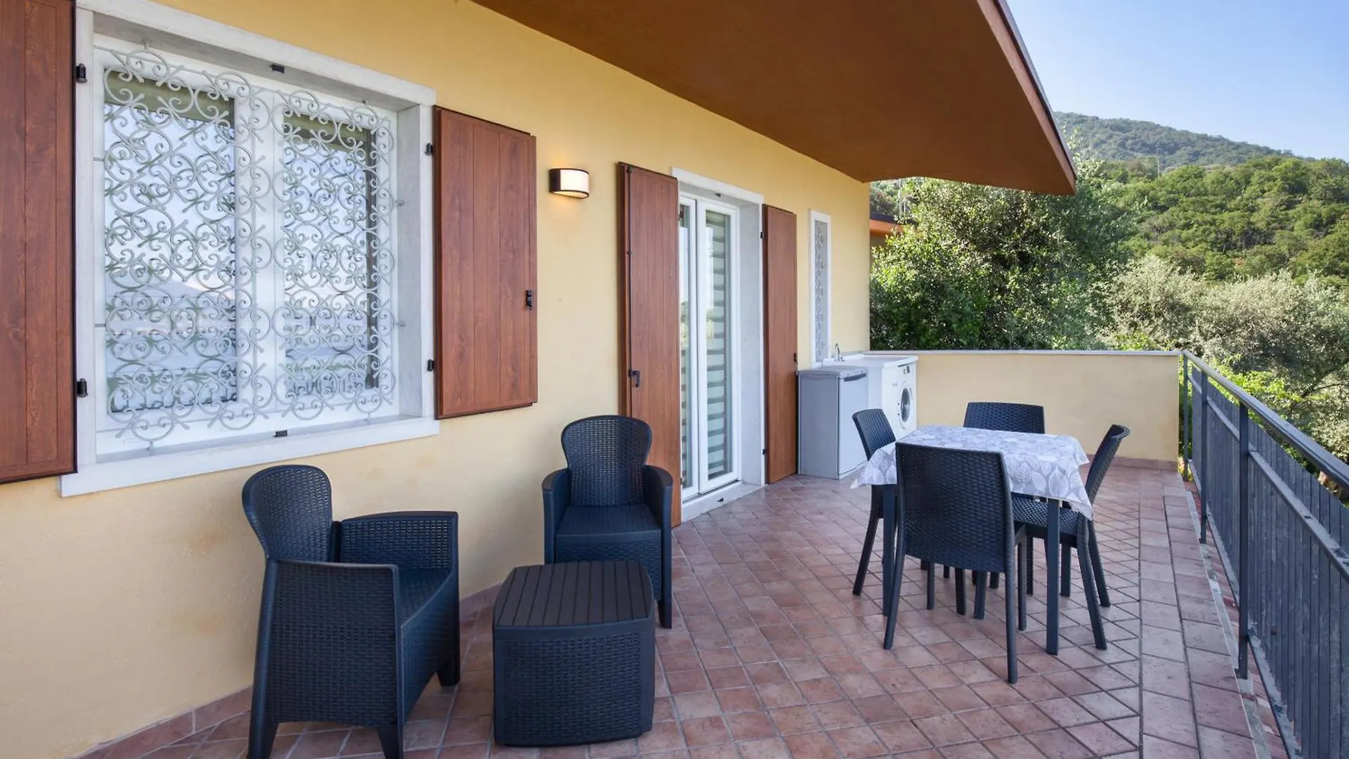 Apartment Erika With Lake View Torri Del Benaco Italia