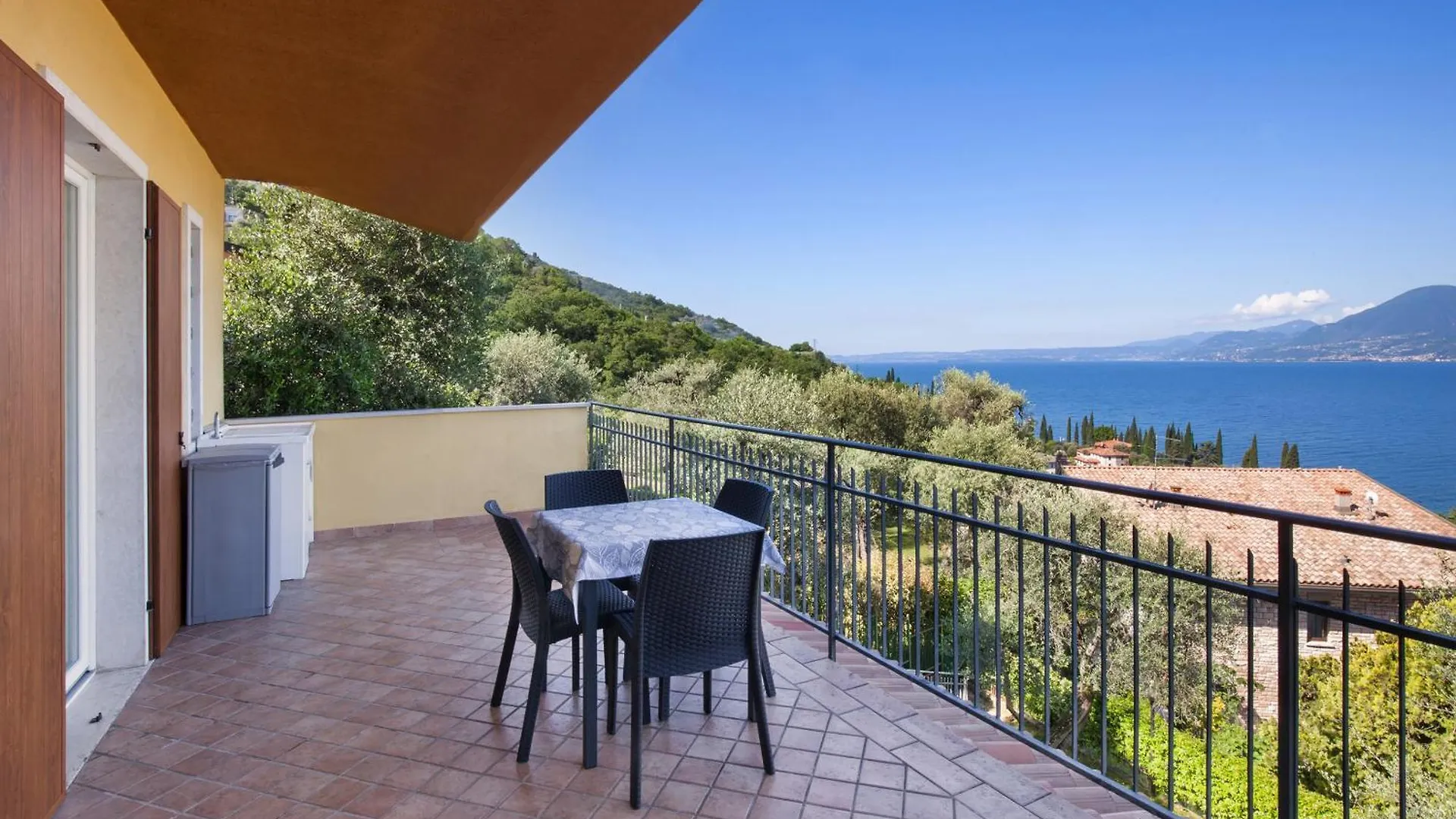 Apartment Erika With Lake View Torri Del Benaco